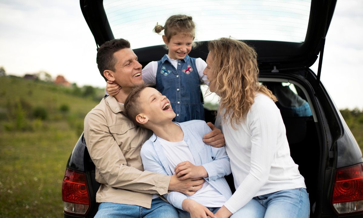 Família que tem seguro de automóvel está tranquila